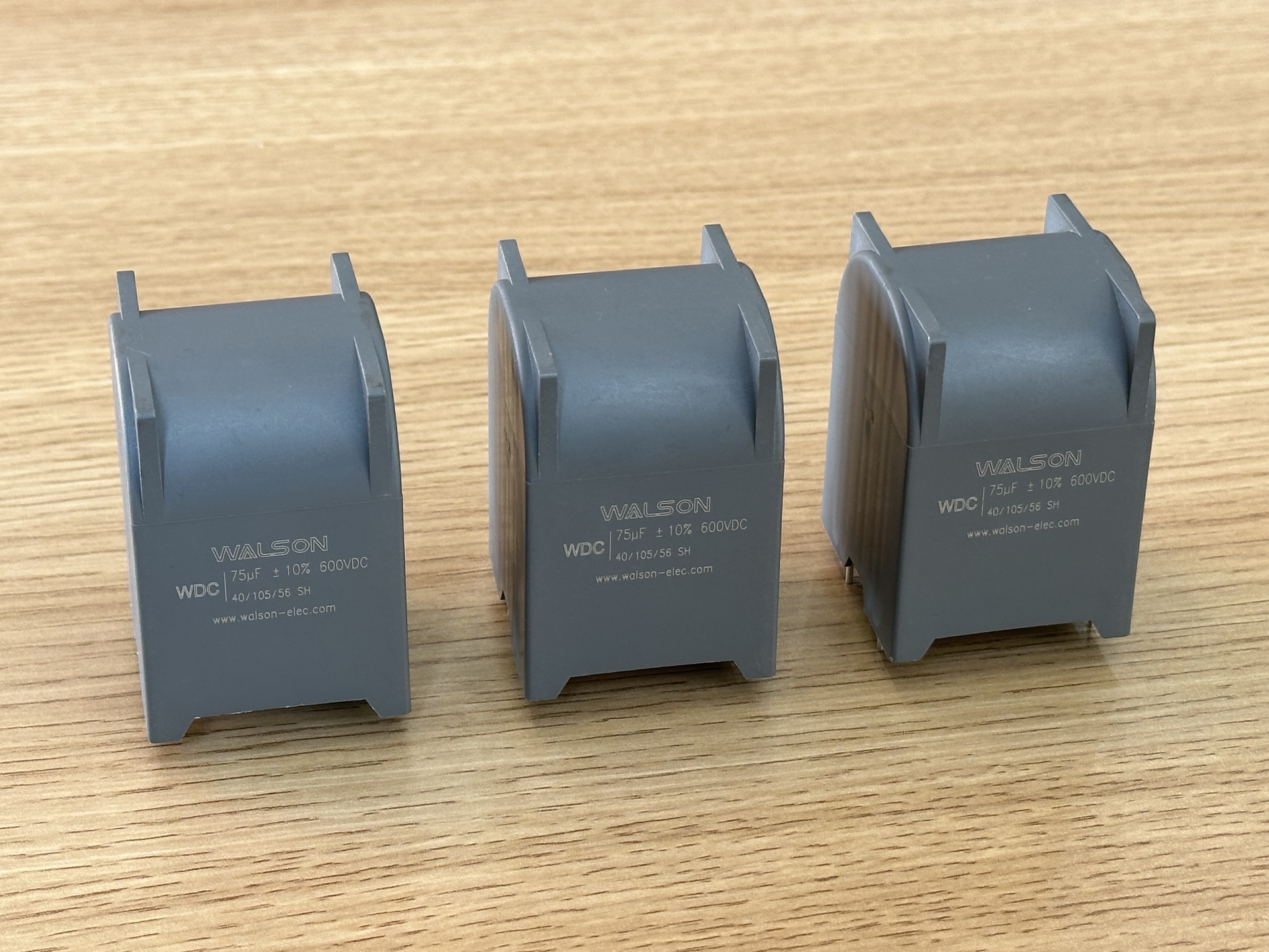 تفسير معلمات ESR/ESL للمكثفات الفيلمية وتأثيرها المهم على تشغيل المعدات